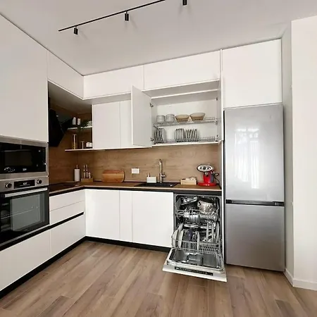 Apartment Luxury With King-size Bed And Fast Wi-fi *