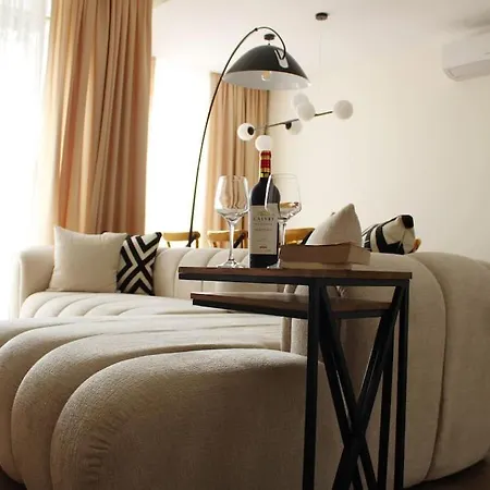 Luxury With King-size Bed And Fast Wi-fi Apartment Tirana